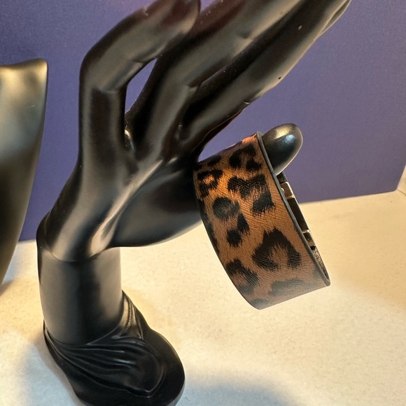 Animal Print Bracelet with Gold Metallic Closure - Picture 5 of 8